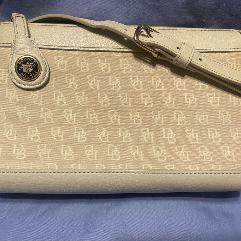 VTG Dooney & Bourke Small Zip Top Signature Monogram Crossbody, color Vanilla